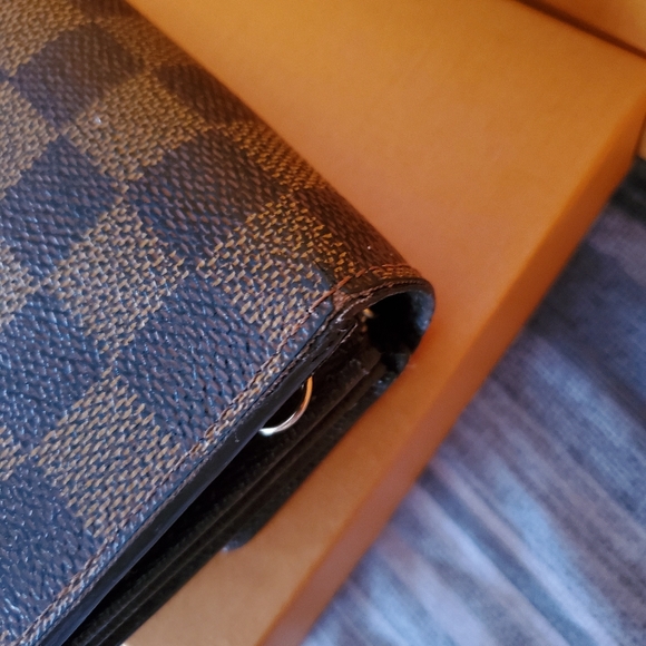 🤎Auth Louis Vuitton Damier Ebene Sarah Wallet 🤎 - Picture 15 of 16